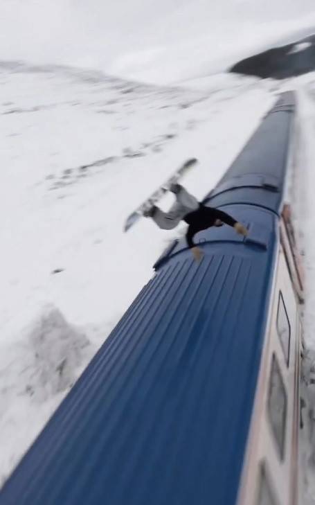 Snowboardla Doğu Ekspresi’nin Üzerinden Atladı
