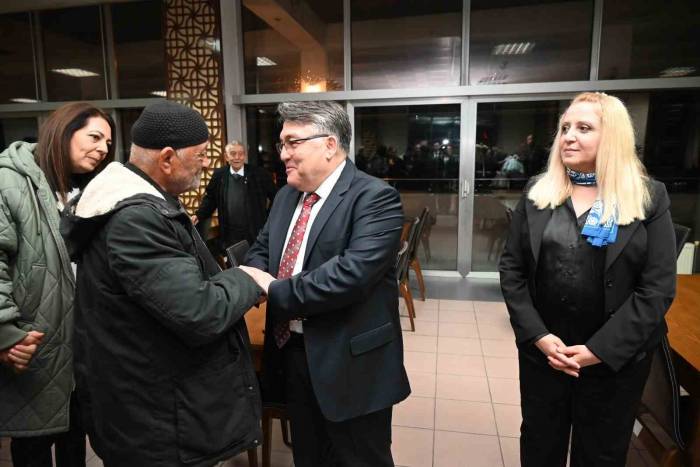 Rektör Özölçer, İftarda Huzurevi Sakinleriyle Bir Araya Geldi