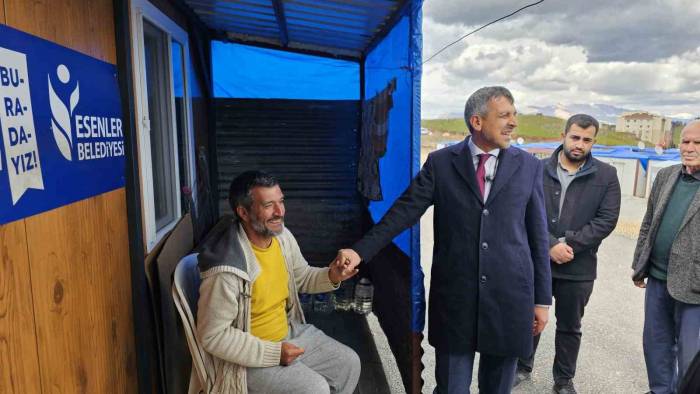 Başkan Adayı Hakan Toydaş Konteyner Kentte Vatandaşlarla Biraraya Geldi