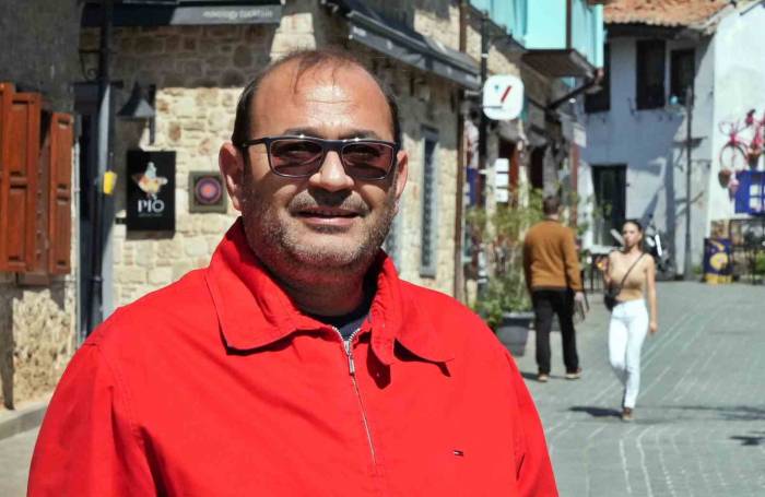 Gece Nüfusu 10 Bine Çıkan 83 Seçmenli Mahallede Muhtarlık İçin 3 Aday Yarışıyor