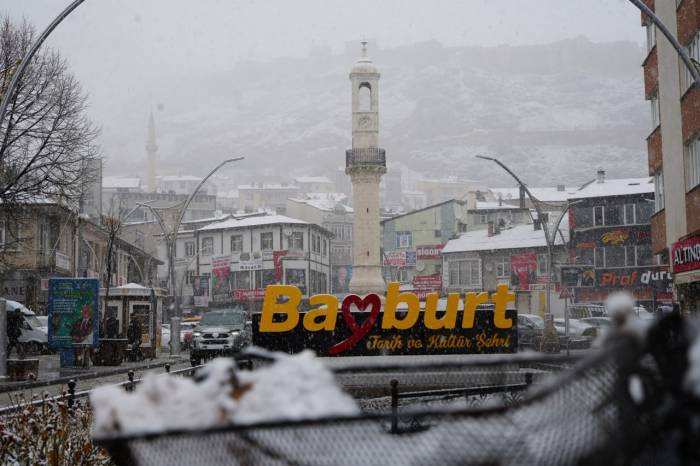 Bayburt’a Lapa Lapa Kar Yağdı