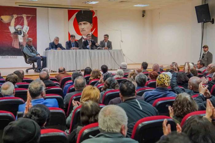 Chp’li Adaydan Chp’li Başkana: "Yağmur Gibi Adam Alıyor, Kasayı Bitirmek İstiyor"