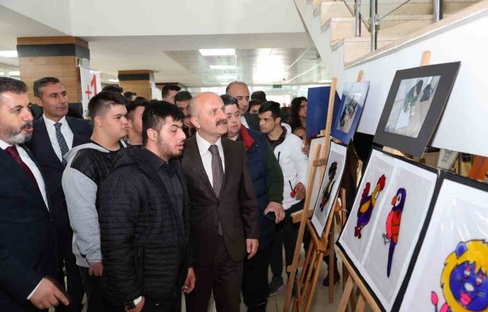 Down Sendromlular Eserlerini Sergiledi