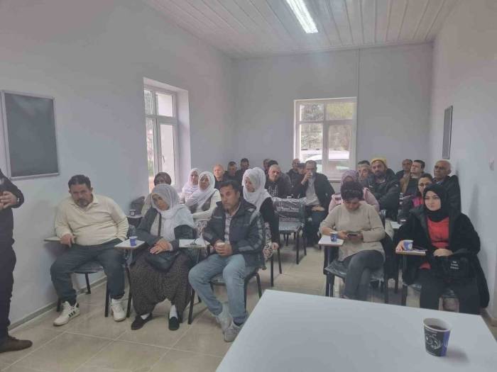 Eskişehir Sarıcakaya’da Tarımda Kalıntı İle Mücadele Kapsamında Bilgilendirme Toplantısı Düzenlendi