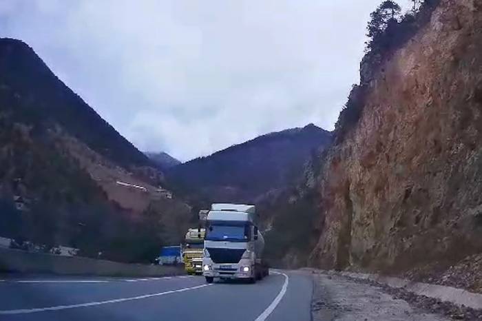 Jandarma Ekipleri O Görüntüleri İhbar Kabul Etti, Tırın Sürücüsü Para Cezasına Çarptırıldı