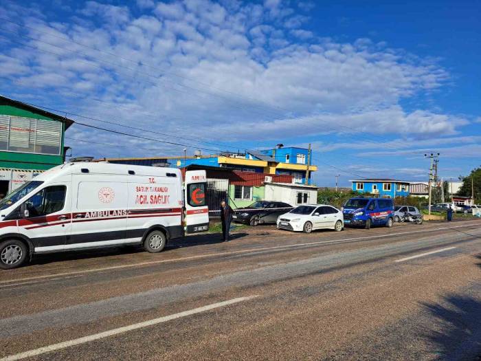 Motosikletli Şahıstan İş Yerine Silahlı Saldırı: Dayı Ve Yeğen Yaralandı