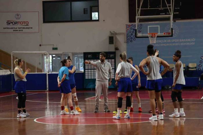 İzmit Belediyespor Oyuncuları Play-off Maçını Sabırsızlıkla Bekliyor