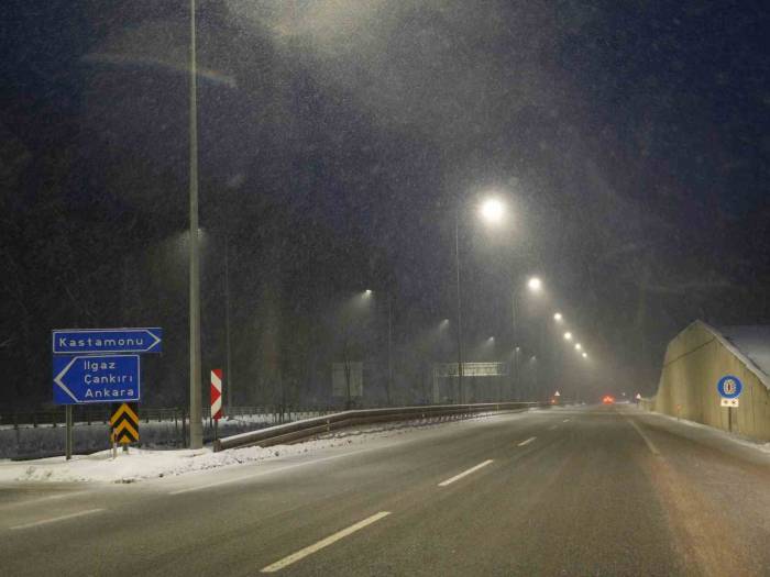 Kastamonu’nun Yüksek Kesimlerinde Kar Yağışı Etkili Oldu