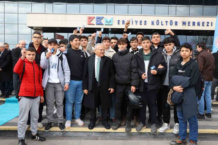 Bakan Kacır’dan Başkan Büyükkılıç’a ‘Alper Gezeravcı’ Teşekkürü