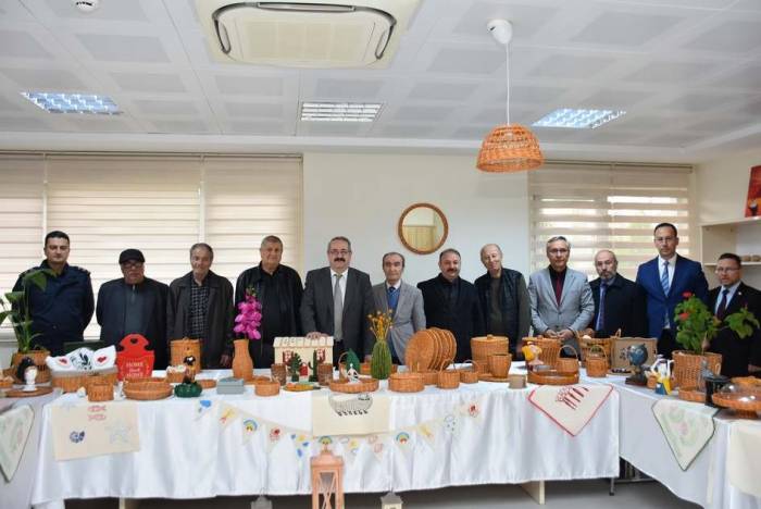 Yaşlılar Hünerlerini Sergiledi