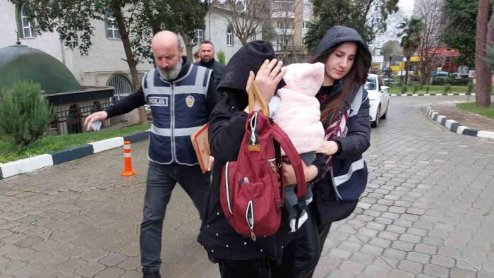 Evden 50 Bin Liralık Altın Çalan Kadın Yakalandı