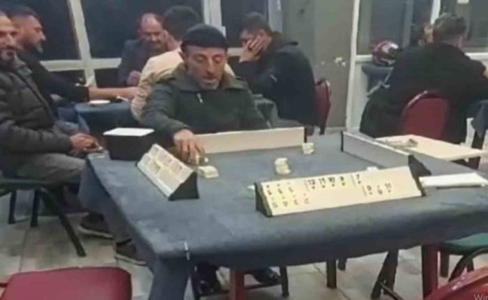 Tek Başına Oynadığı Okeyle Gündem Olmuştu, Artık Hiç Yalnız Kalmıyor