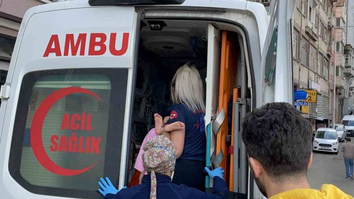 3’üncü Kattan Düşen Bebeği Tente Kurtardı