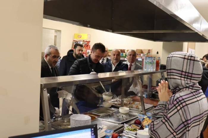 İlçe Protokolü Üniversite Öğrencileri İle İftar Yaptı