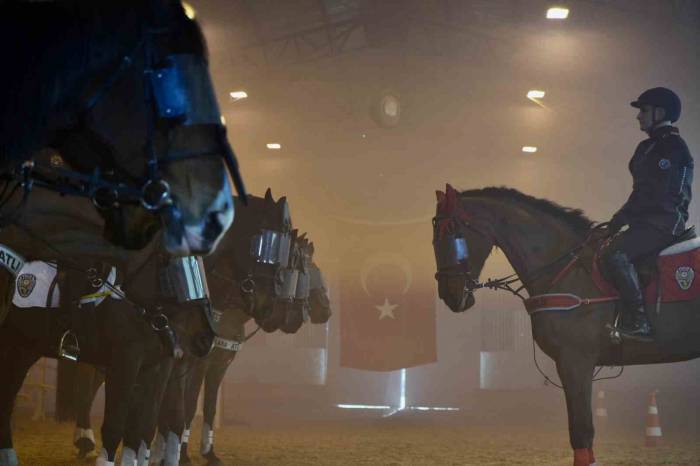 Toplumsal Olaylarda Etkin Rol Üstlenen Atlı Polisler Her Daim Göreve Hazır