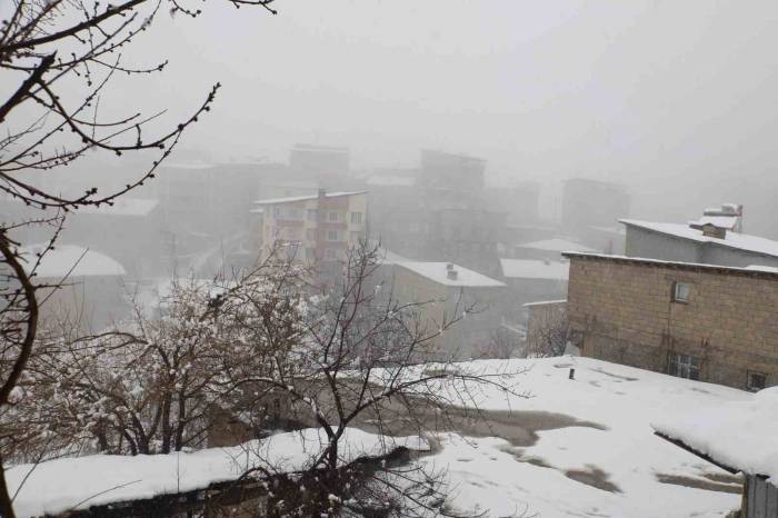 Hakkari’de 23 Yerleşim Yolu Kapandı