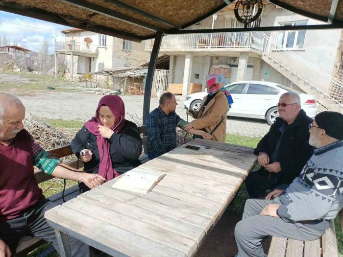 Beyşehir’de Vatandaşlara Tarlada, Bahçede Sağlık Hizmeti