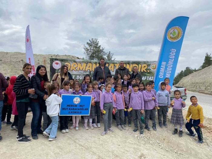 Mersin’de 2 Bin Fidan Toprakla Buluşturuldu