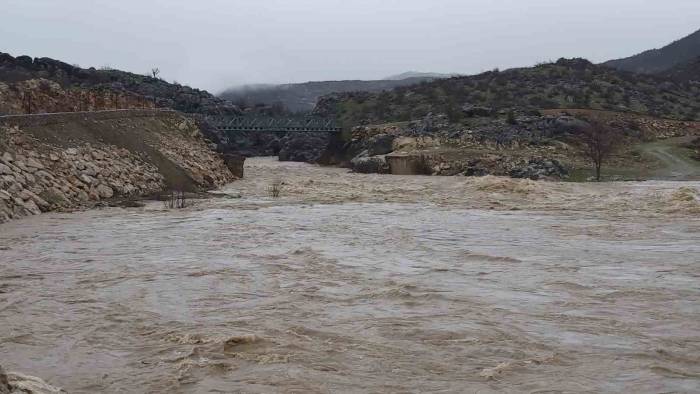 Elazığ’da Sağanak Yağış Sonrası Dereler Coştu