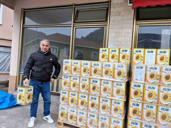 Köy Muhtarı 250 Kişiye Sıvı Yağ Dağıttı