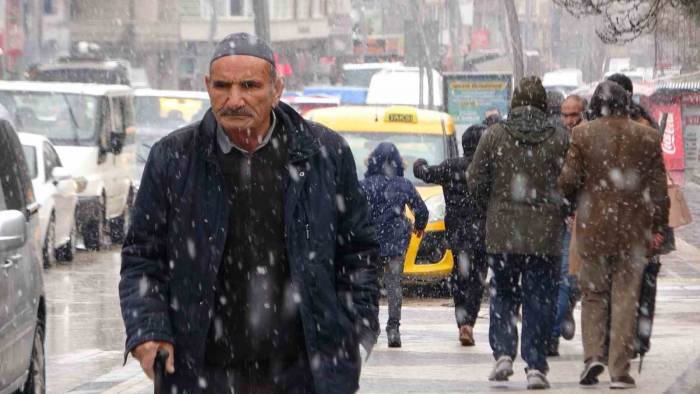 Van’da Yoğun Kar Yağışı