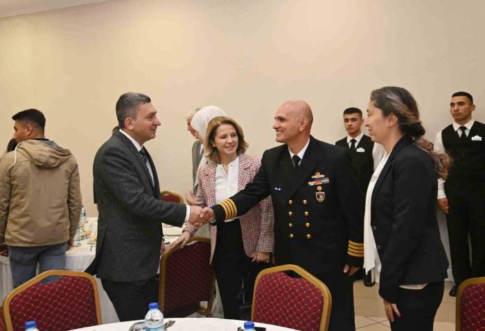 Vali Şahin: “Kahramanlarımızı Asla Unutmayacağız”