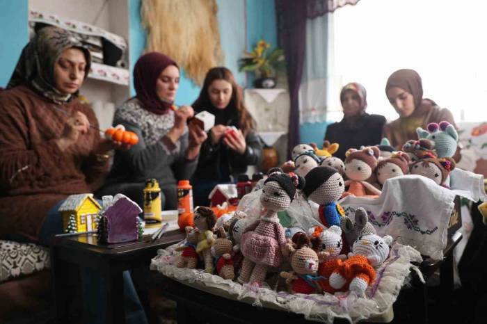 Kadınların El Emekleri Aile Ekonomilerine Katkı Sağlıyor