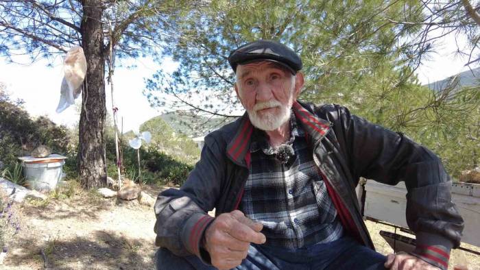 25 Yıl Vatansız Yaşayan Besim Güven: ’daktilocu Sayesinde Kimliğime Kavuştum’