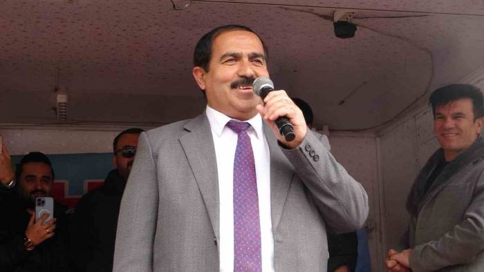 Kendini ‘Yerli Patates’ Olarak Tanıtan Belediye Başkan Adayı Ahi’den Gövde Gösterisi