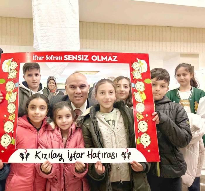 Ağrılı Yetimler Kızılay’ın İftar Sofrasında Buluştu