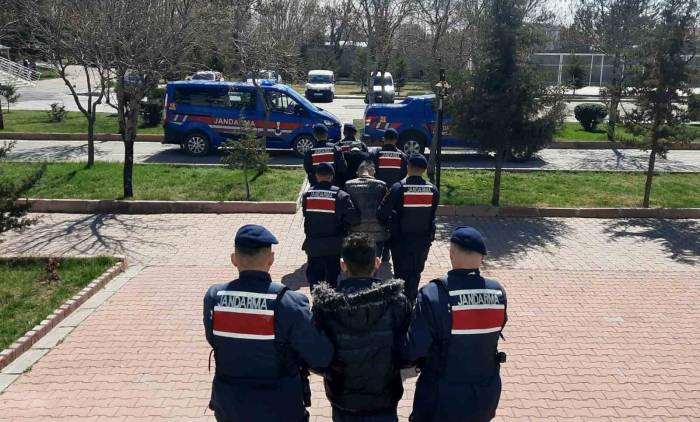 Uyuşturucu Tacirlerine Suçüstü Baskın: 3 Tutuklama