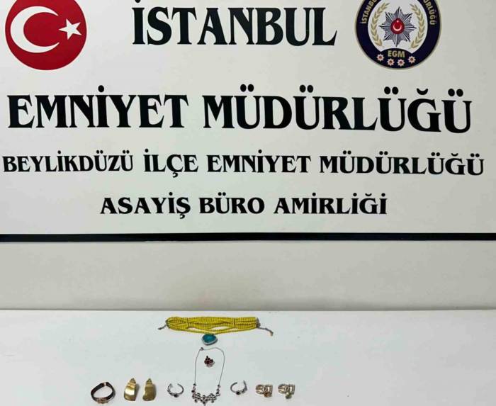 Girdiği Evden Çok Sayıda Ziynet Eşyası Çaldı, Polis Kıskıvrak Yakaladı
