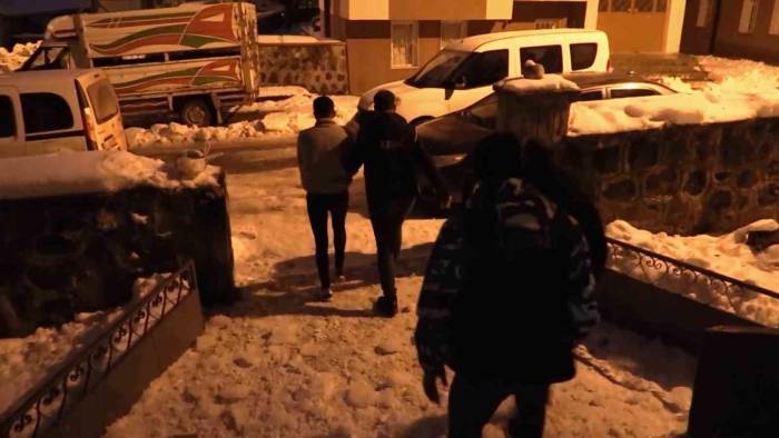 Polisten Terör Örgütü Propagandasına Operasyon