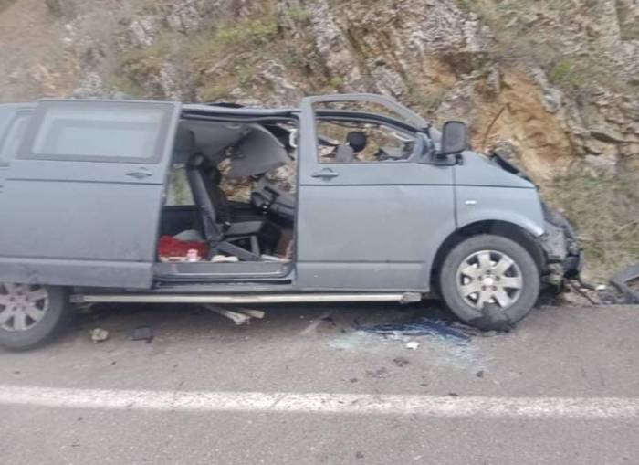 Isparta’da Kamyonet Minibüsle Çarpıştı: 1’i Ağır 3 Yaralı