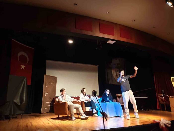 Nazilli’de Okulların Tiyatro Şenliği Başladı