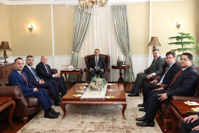 Bakan Kacır’dan Valilik Ve Büyükşehir Belediyesi’ne Ziyaret