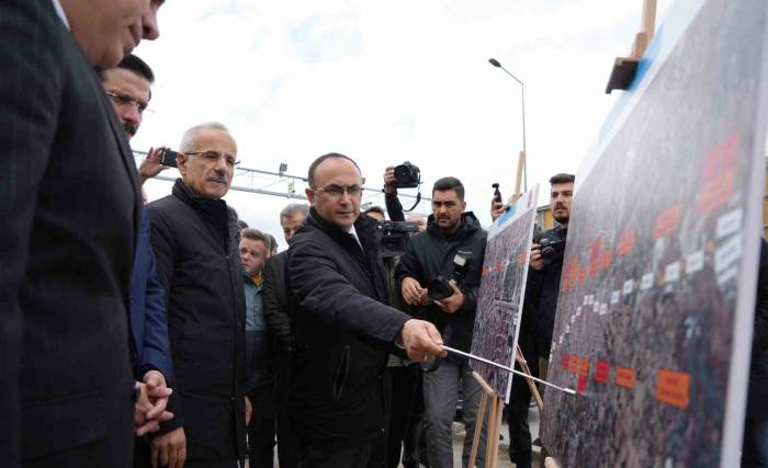 Bakan Uraloğlu’ndan Bolu’ya 4 Köprülü Kavşak Müjdesi