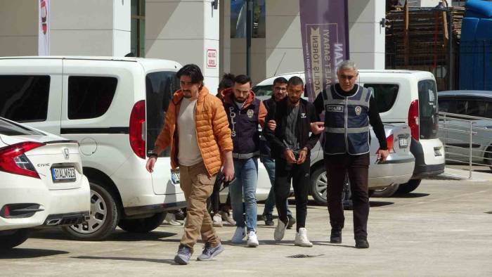 Saldırgan Eş Firar, Bıçaklayan Kardeşler Adliyede