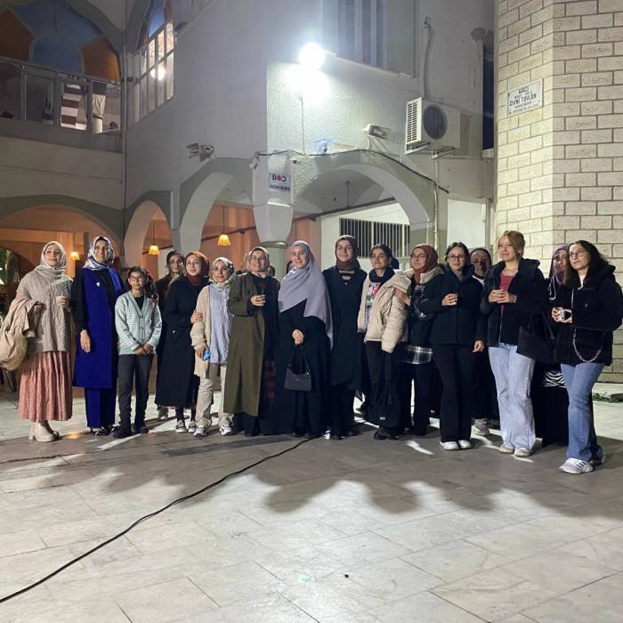 Üniversiteli Gençler İftarda Bir Araya Geldi