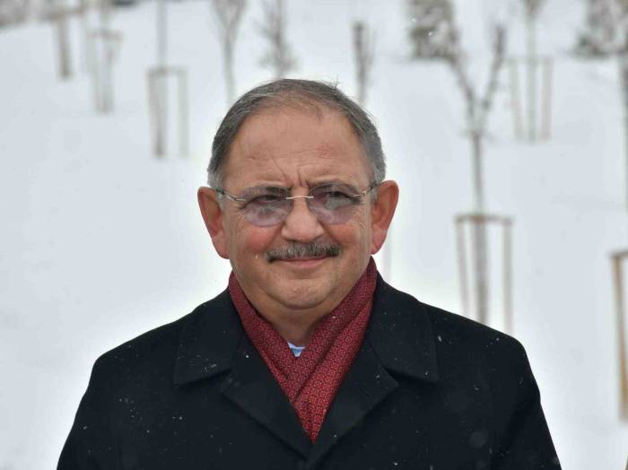 Bakan Özhaseki, Ardahan’da Millet Bahçesinde İncelemelerde Bulundu