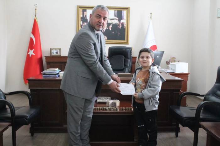 Kumbarasında Biriktirdiği Parayı Bağışladı