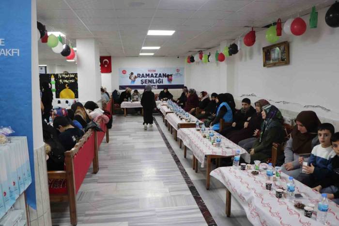 Elazığ’da ’iyilik Sofrası’ Yetim Çocuklar İçin Kuruldu