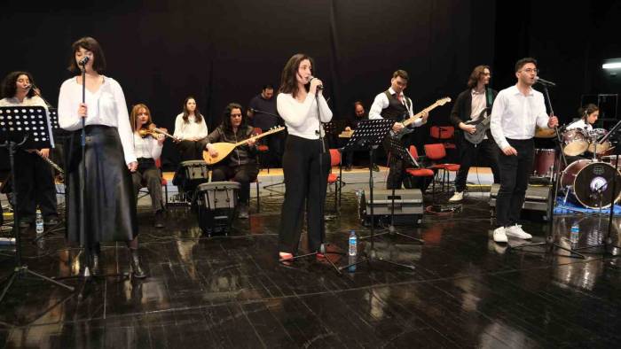 Tıp Öğrencilerinden Müzik Korosu