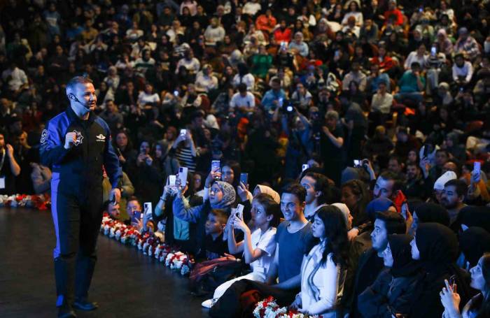 Bakan Kacır İle Türkiye’nin İlk Astronotu Gezeravcı, Atatürk Üniversitesinde Gençlerle Buluştu