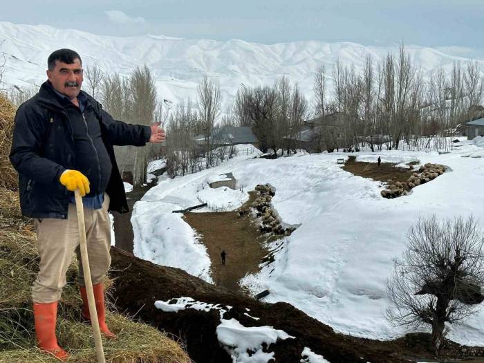 Yüksekova’da Çiftçilerin Kış Zorluğu Devam Ediyor