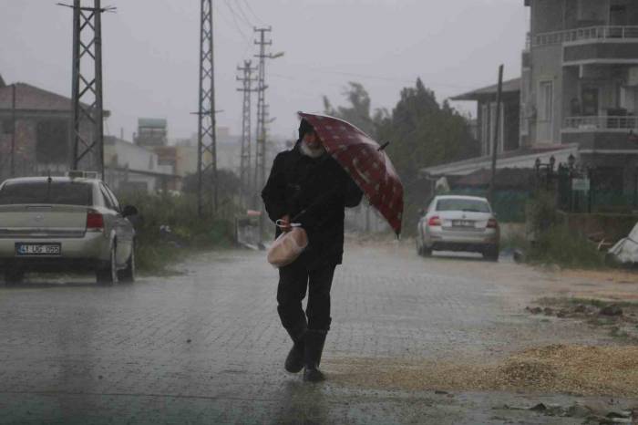 Doğu Akdeniz’de Kuvvetli Fırtına Etkisini Hissettiriyor