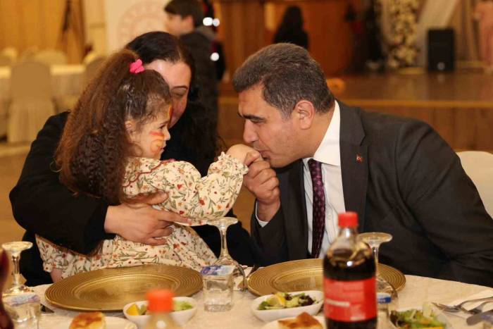 Vali Aslan Koruma Altındaki Çocuklarla İftar Yaptı