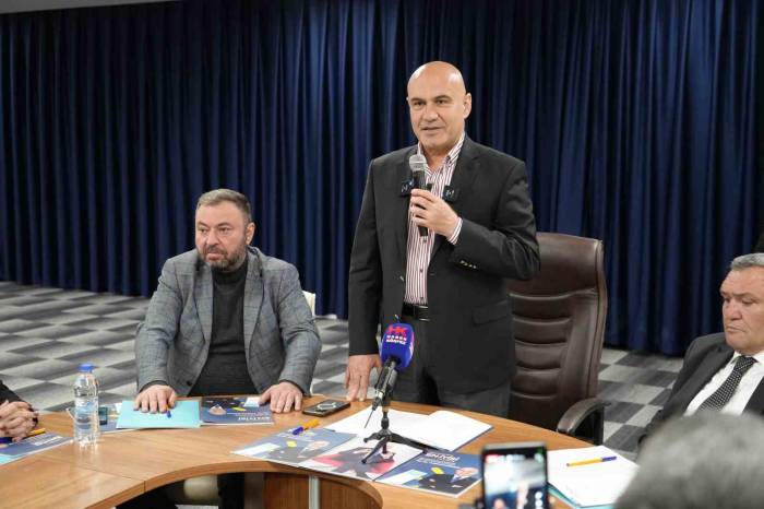 İyi Partili Çömez’den, Chp Lideri Özgür Özel’e "Çaresizlik Ve Siyasi Kalpazanlık" Suçlaması