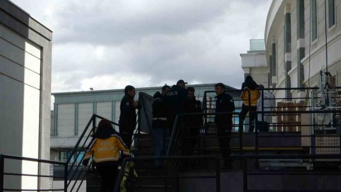 17’nci Kattan Düşen Kadın Hayatını Kaybetti