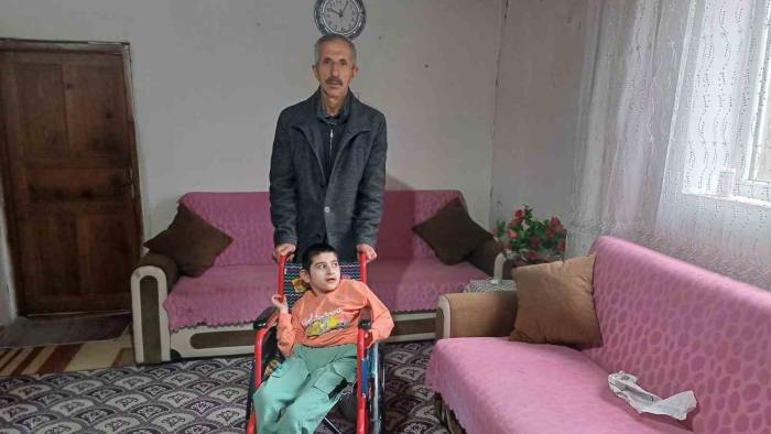 Malazgirtli Muhtardan Tekerlekli Sandalye Desteği